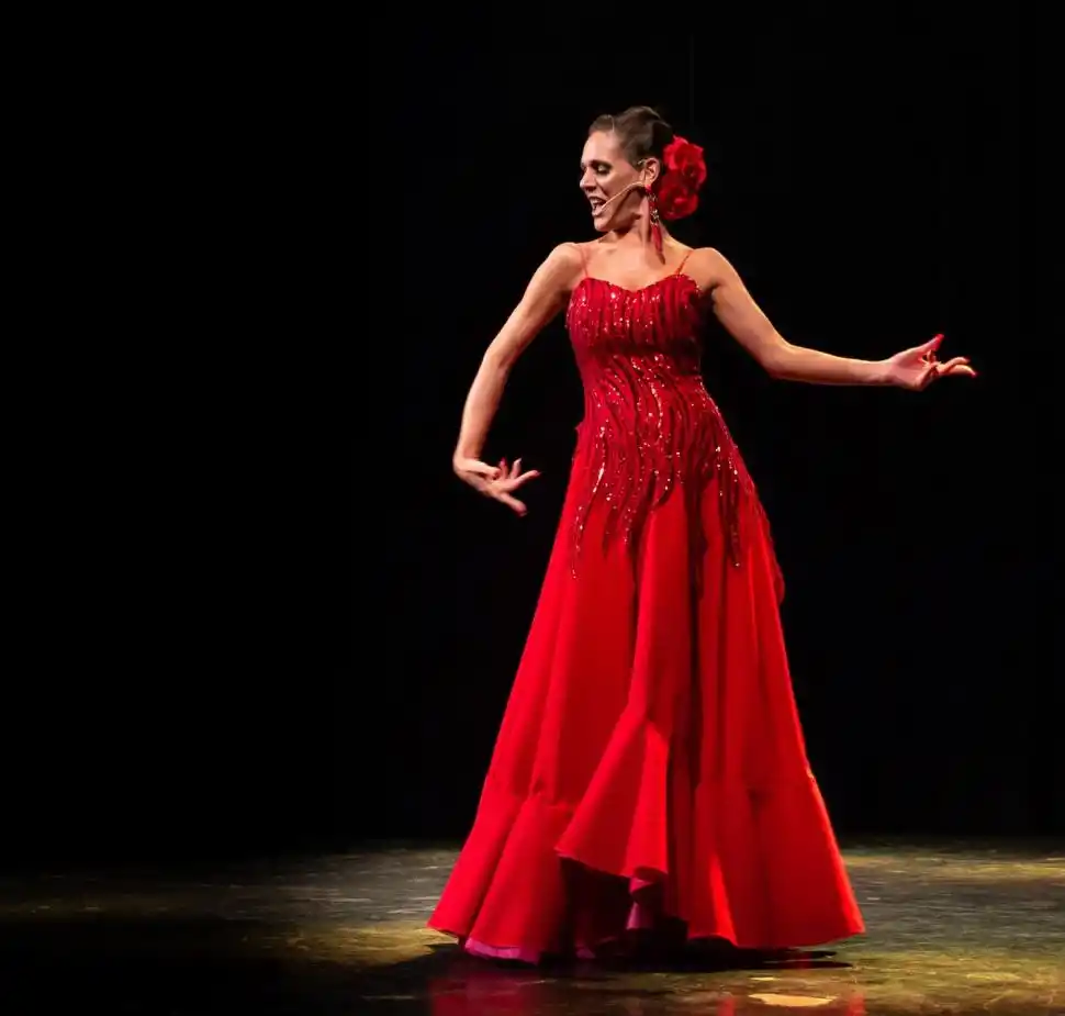 CANTANTE TUCUMANA. Cintia Reina es la dueña de la copla.    