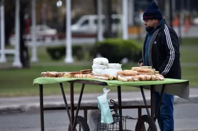 Las lloviznas bajarán la temperatura y continuarán todo el domingo