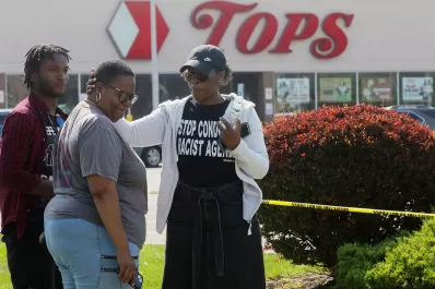 Tiene 18 años, mató a 10 personas en un supermercado y transmitió el ataque por Twitch