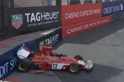 Leclerc estrelló una Ferrari de Niki Lauda
