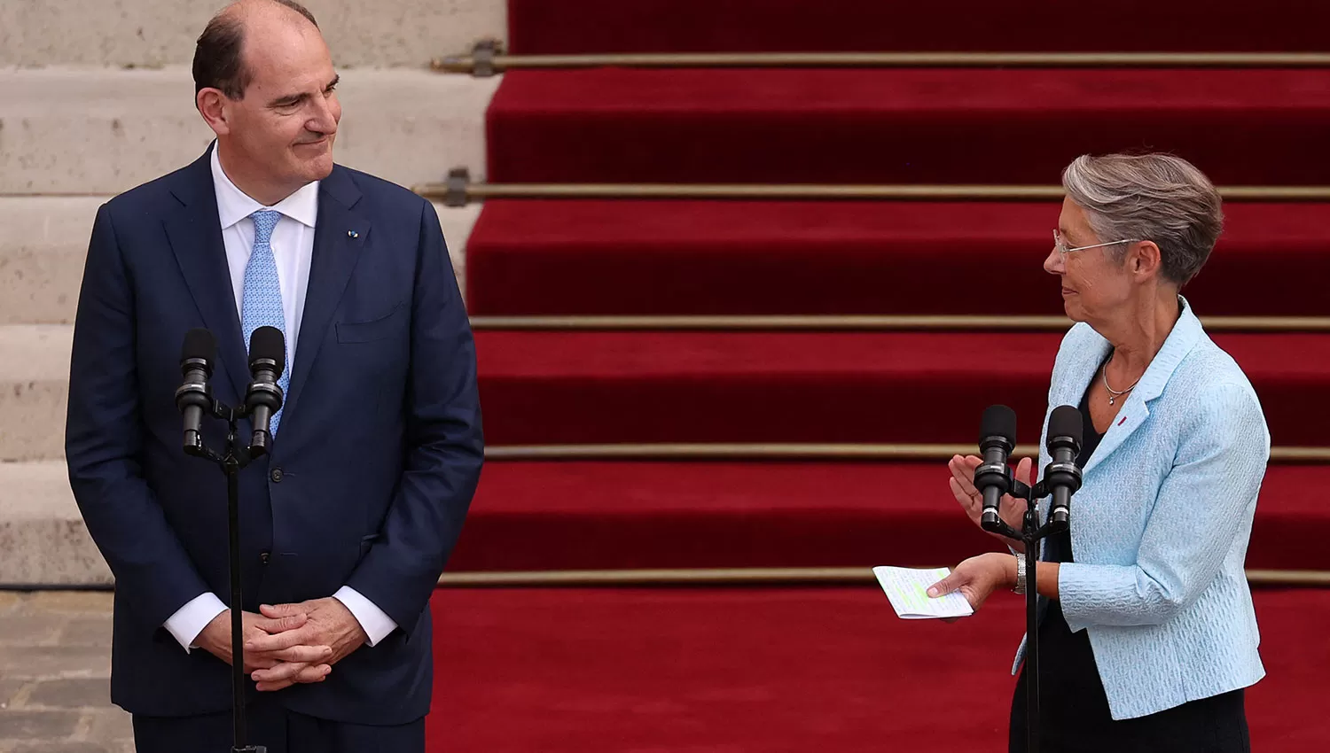 TRASPASO. Elisabeth Borne reemplazará al saliente primer ministro Jean Castex.