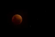 Una luna de sangre rodeada de estrellas: así se vivió el eclipse desde la Puna