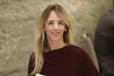 Una diputada española criticó a Alberto Fernández: “Es un monigote”