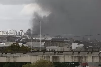 Impresionante incendio en un complejo industrial de Avellaneda