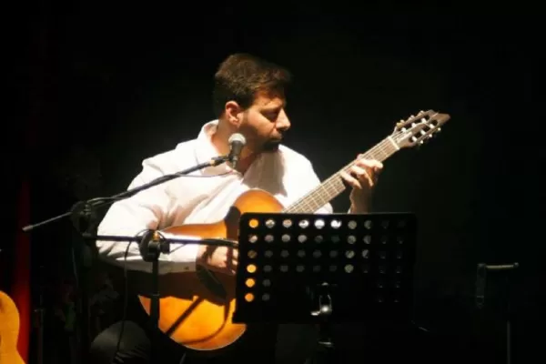 Javier Fiori celebra sus 20 años con la música