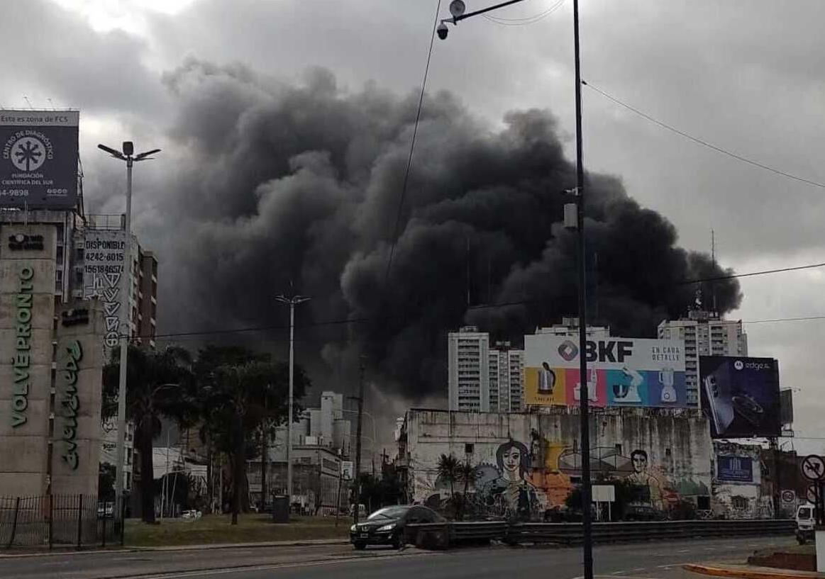 Fuerte incendio en Avellaneda