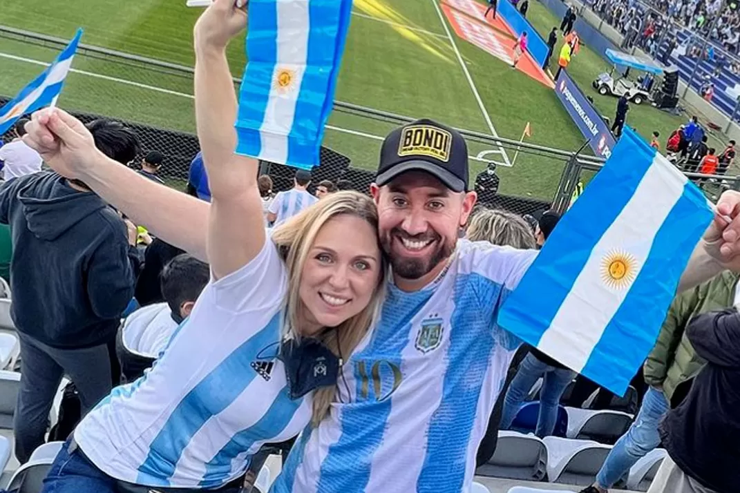 Nuria y Sebastián son dos youtubers fanáticos de Argentina