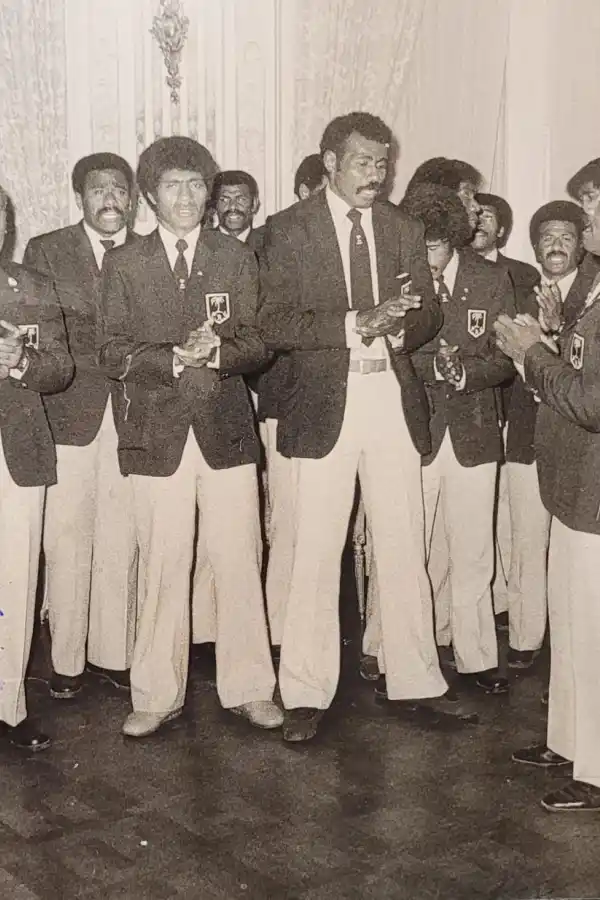 RITMO. En agradecimiento, los fijianos cantaron una canción típica de su tierra.