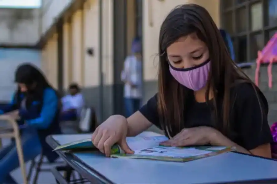 Alarmas en la educación: de cada 10 alumnos que inician el secundario, solo cuatro terminan