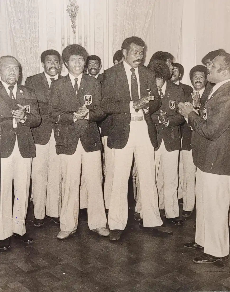 RITMO. En agradecimiento, los fijianos cantaron una canción típica de su tierra.