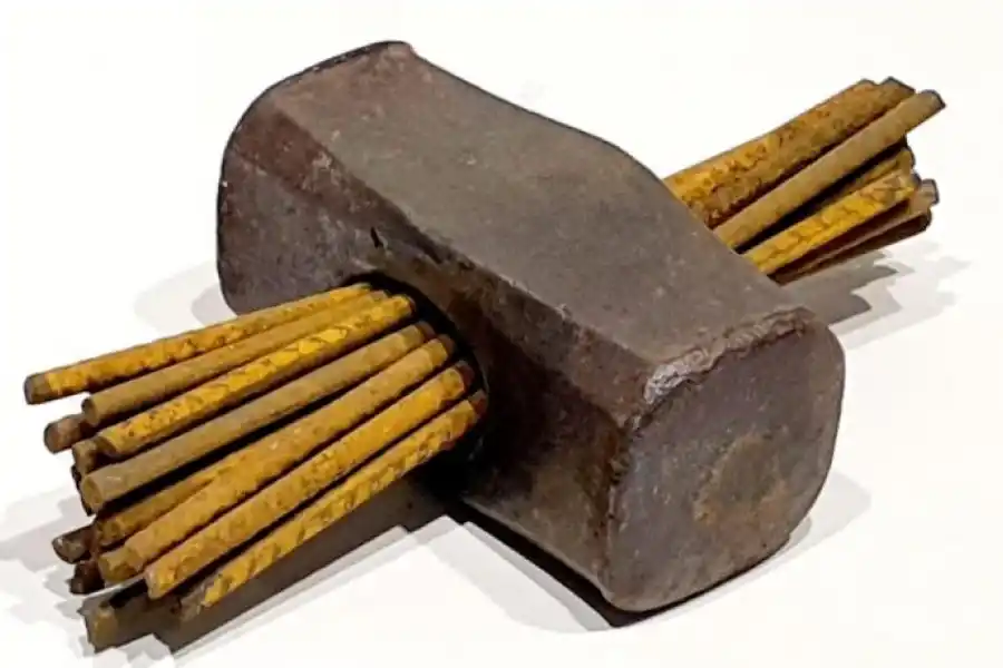 GRUPO. El conjunto se ve obligado a permanecer fuertemente unido.