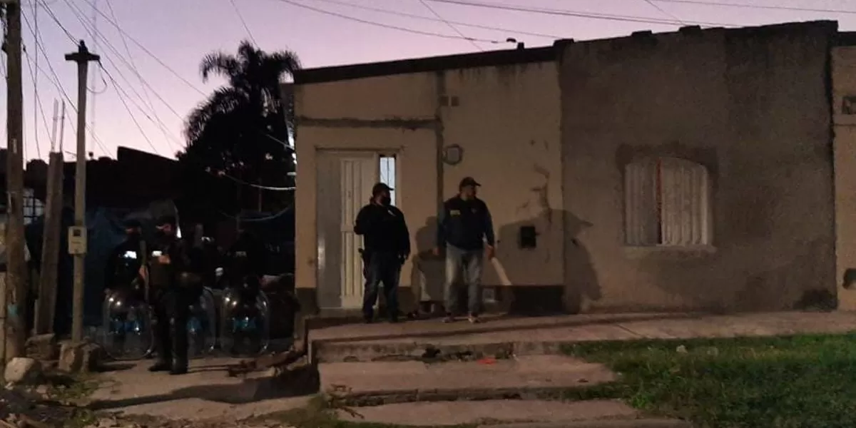 Realizan allanamientos antidrogas en el barrio Villa Luján