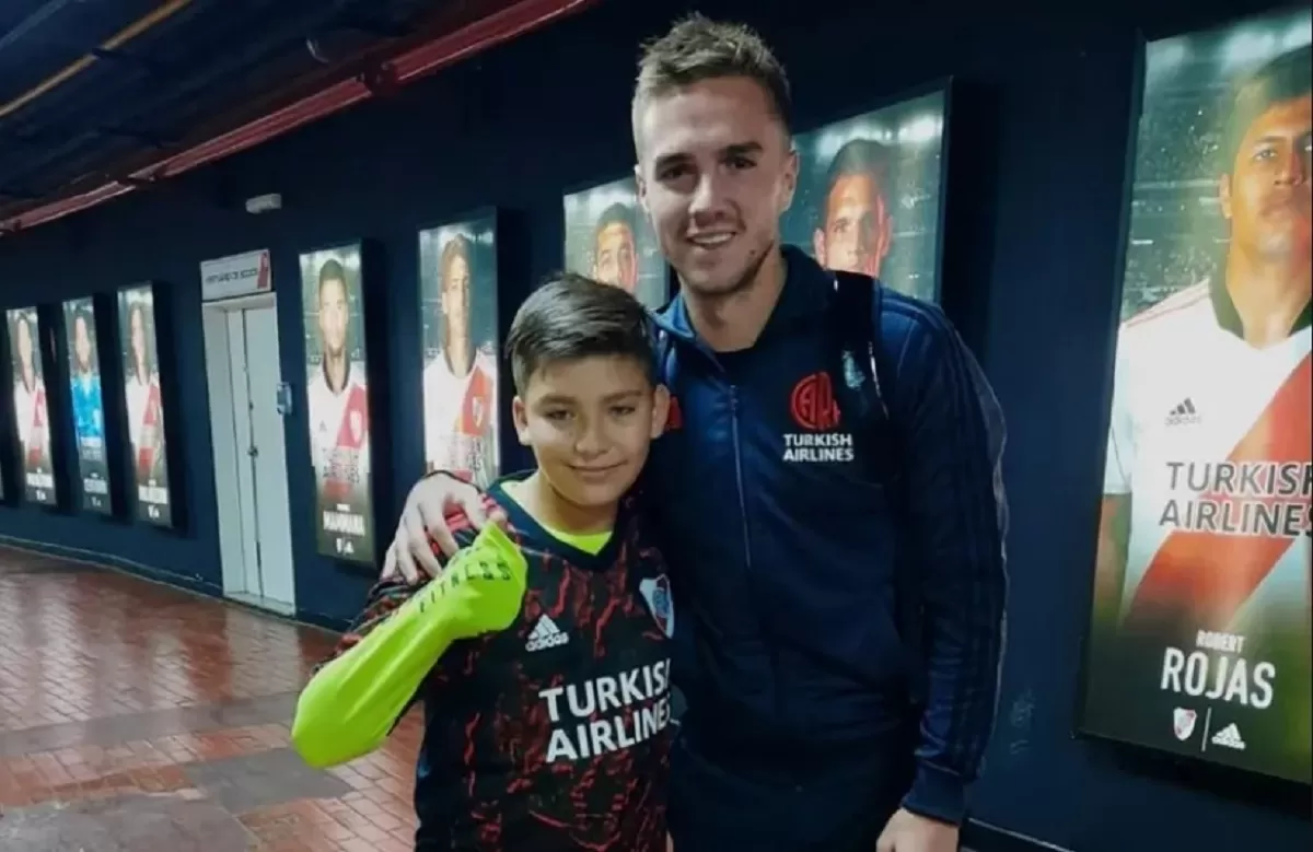 Le hacían bullying, le arruinaron su camiseta de River y un jugador le regaló una nueva