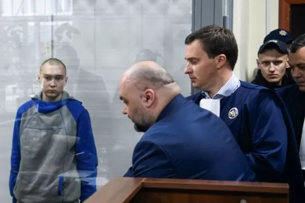El primer soldado ruso juzgado por crímenes de guerra en Ucrania se confesó culpable