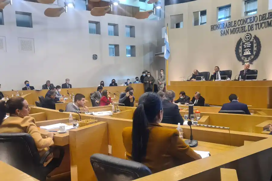 REUNIÓN EN EL CONCEJO DELIBERANTE / foto de Twitter @ARomanoNorri