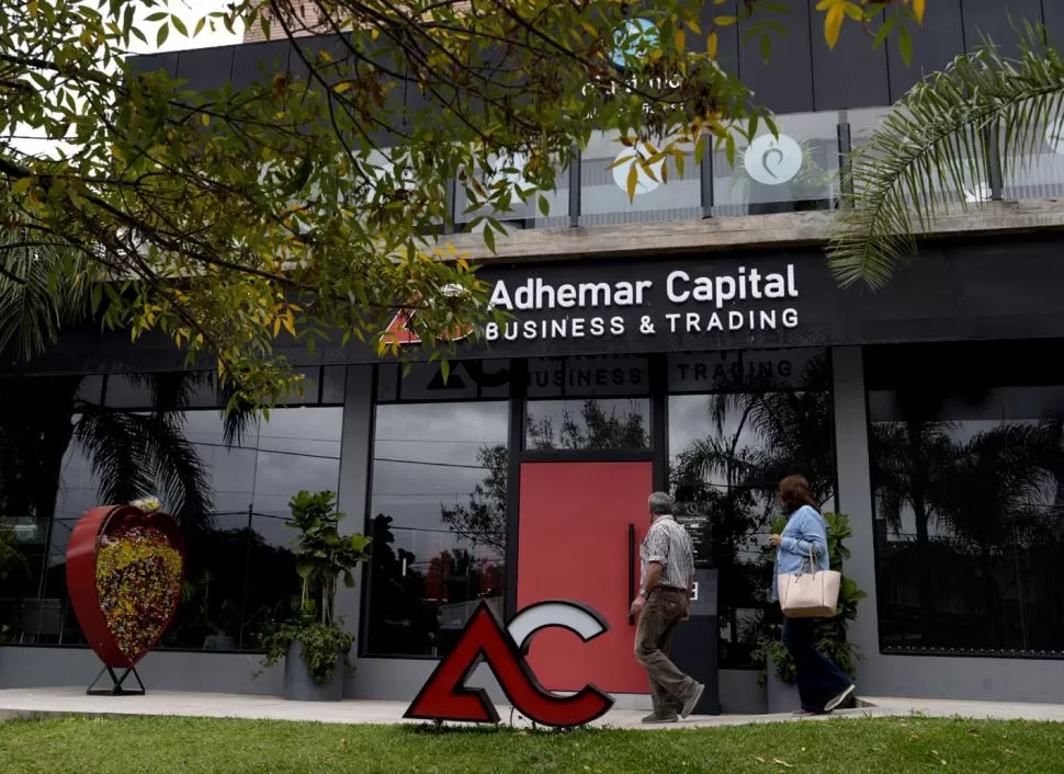 La sede de Adhemar Capital de nuestra provincia funcionaba en avenida Solano Vera primera cuadra, de Yerba Buena. 
