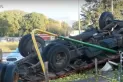 Un camión perdió el control y volcó en la rotonda de Tafí Viejo