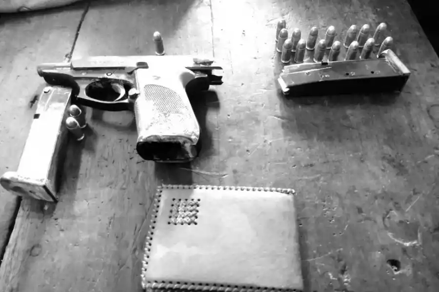 PISTOLA. El arma que le secuestraron al presunto asaltante de Sahad.
