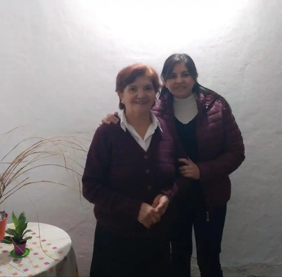 SOFÍA VERÓNICA CORSI. Junto a su madre.  