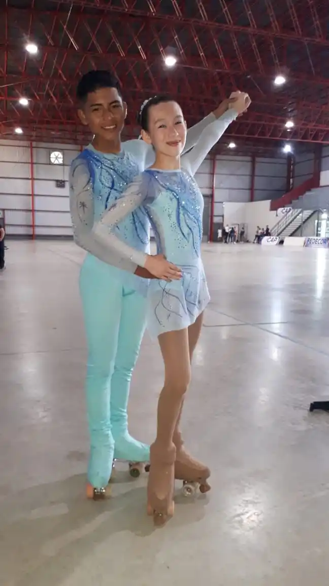 EN PAREJA. Los jujeños, Samuel Ocampo y Selena Daiana Miy, optaron por representar a la Federación Tucumana desde hace años. Cadete Internacional es su categoría.  