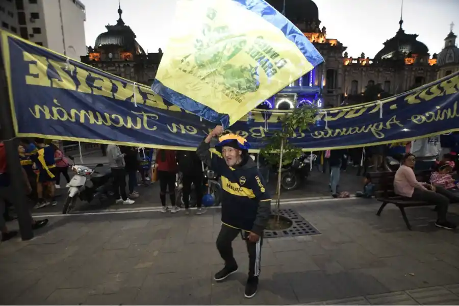 Festejos en la plaza Independencia. LA GACETA / FOTOS OSVALDO RIPOLL