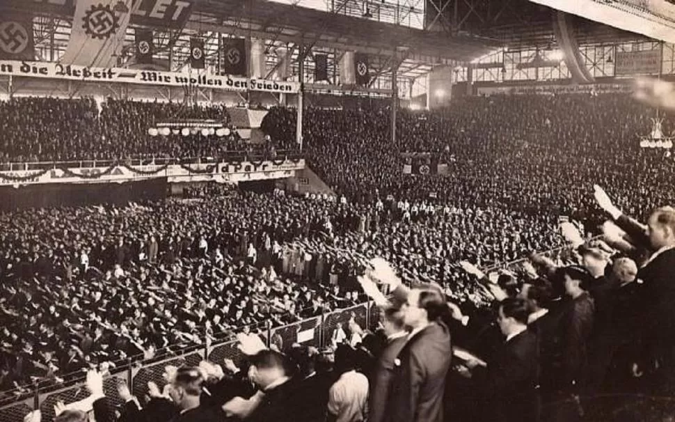 LUNA PARK. El estadio porteño fue colmado por más de 20.000 nazis. El mayor acto fuera de Alemania de los seguidores de Hitler 