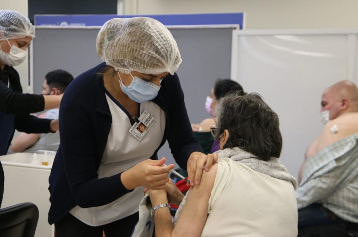 Vacunación en el nodo del servicio 107. FOTO MINISTERIO DE SALUD PÚBLICA