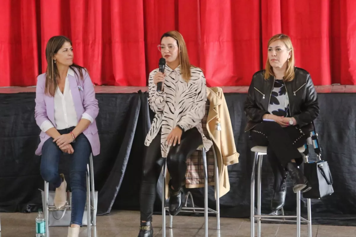Paula Quiles organizó  un encuentro de mujeres políticas , en la que participaron  Guadalupe Tagliaferri y  Beatriz Avila.  