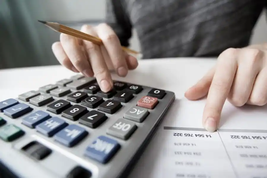 PRÓRROGA. La AFIP extendió el plazo para presentar DDJJ y para pagar tributos.