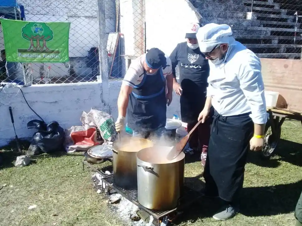 A FUEGO LENTO. La clave -dicen los expertos- es cocinarlo a leña. 