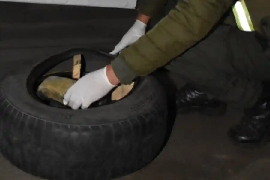 Llevaban más de cinco millones de pesos dentro de un neumático