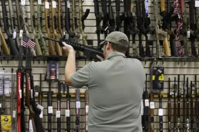 Estados Unidos: ¿Por qué es tan fácil comprar armas y cuánto cuestan?