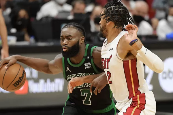 Celtics derrotó a Heat y quedó a un triunfo de las finales de la NBA