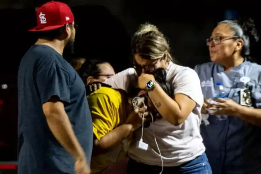 El martes en la noche varias familias recibieron la noticia de que sus hijos habían muerto.Getty Images
