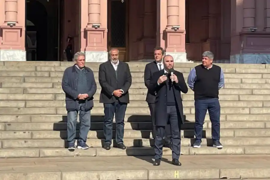 El ministro Martín Guzmán, al hacer el anuncio oficial.