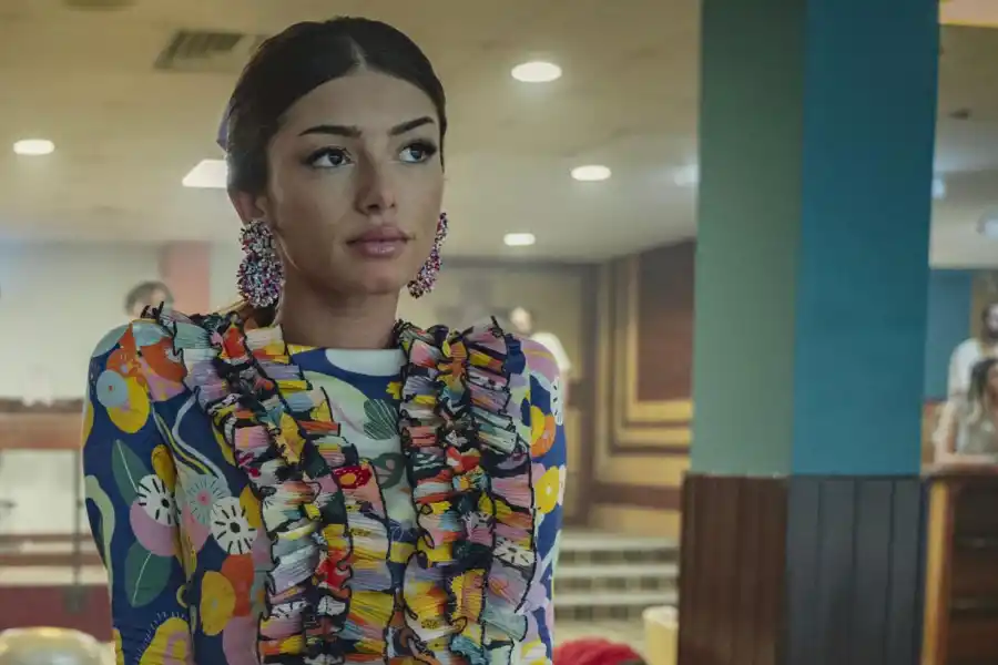 Ruby, de Sex Education, interpretada por Mimi Keene.