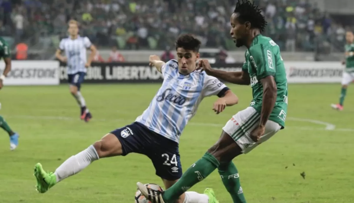 Leonel Di Plácido, volante derecho.