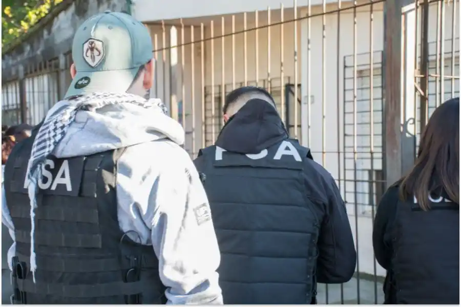 Policia de Seguridad Aeroportuaria.
