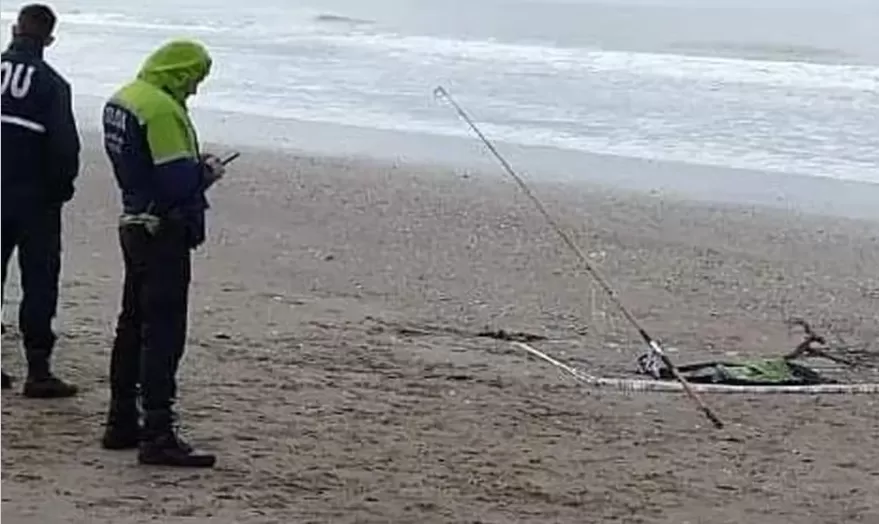 Tiró su caña para pescar y sacó un brazo humano