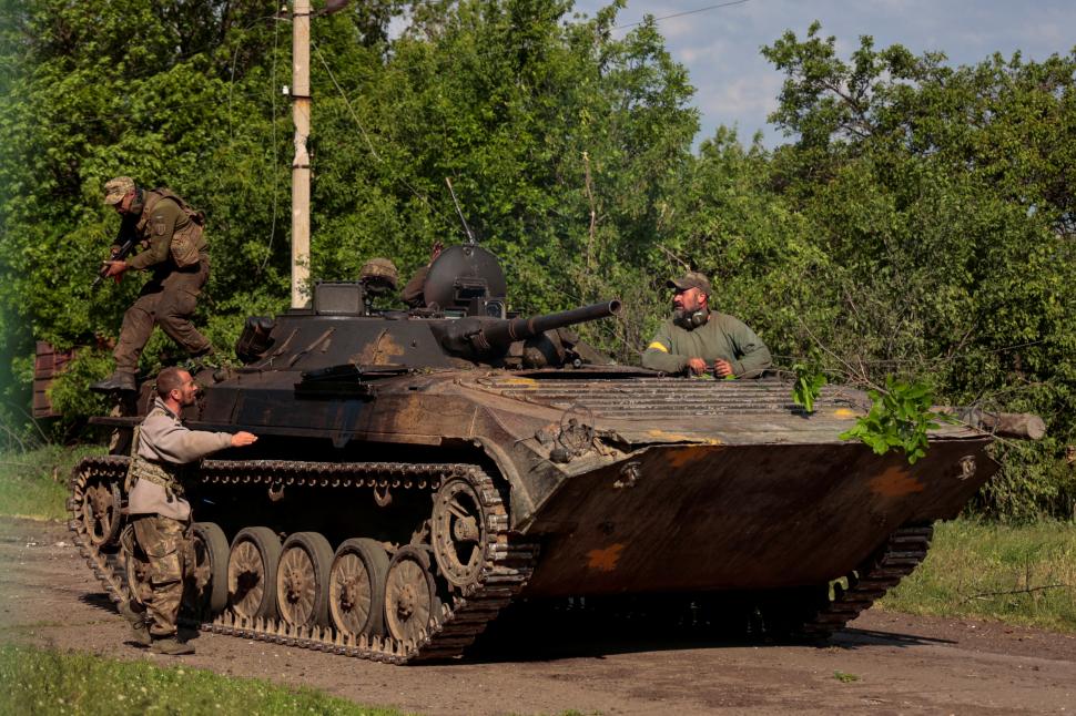 ARMAS. Militares ucranianos en servicio, en la región de Donetsk. 