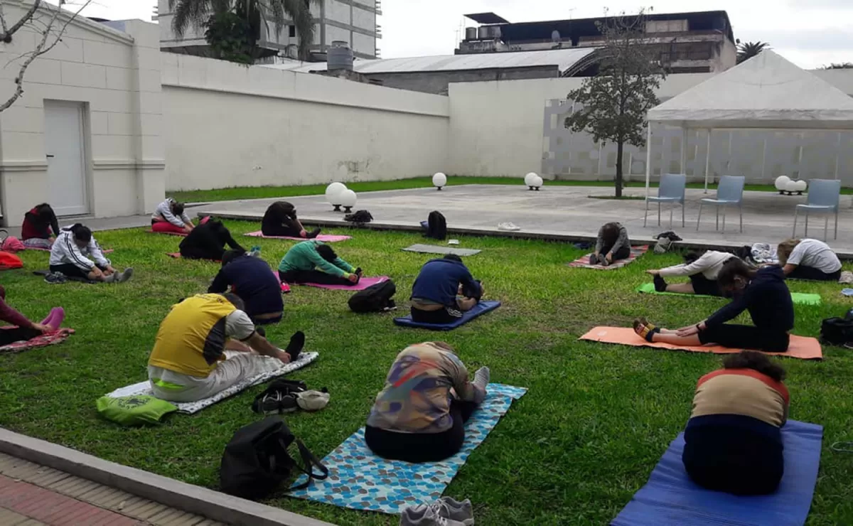 Clases de yoga gratuitas: horarios y espacios de práctica