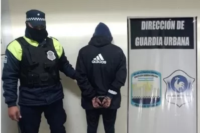 Detuvieron a un hombre que había asaltado a una mujer en la parada del colectivo