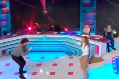 Video: el blooper en vivo que dejó al desnudo a una periodista de espectáculos