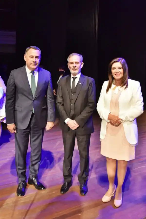 AUTORIDADES. Regino Amado, en representación del Gobierno provincial, junto a Pagani y a Leal. Foto Prensa Regino Amado