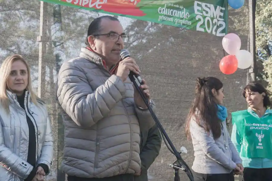 CARLOS ARNEDO, FUNCIONARIO MUNICIPAL, EN UN ACTO. 