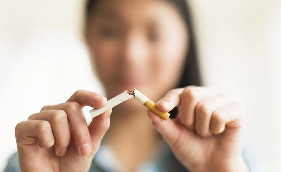 LE DIGAMOS CHAU AL PUCHO. El tabaco no sólo mata a más de 8 millones de personas cada año; además produce severos daños al ambiente. 