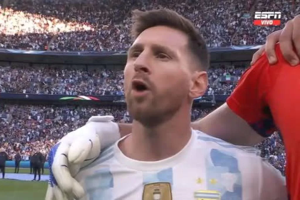 Video: Messi, Scaloni y el fervor al entonar el himno en la previa de Argentina-Italia