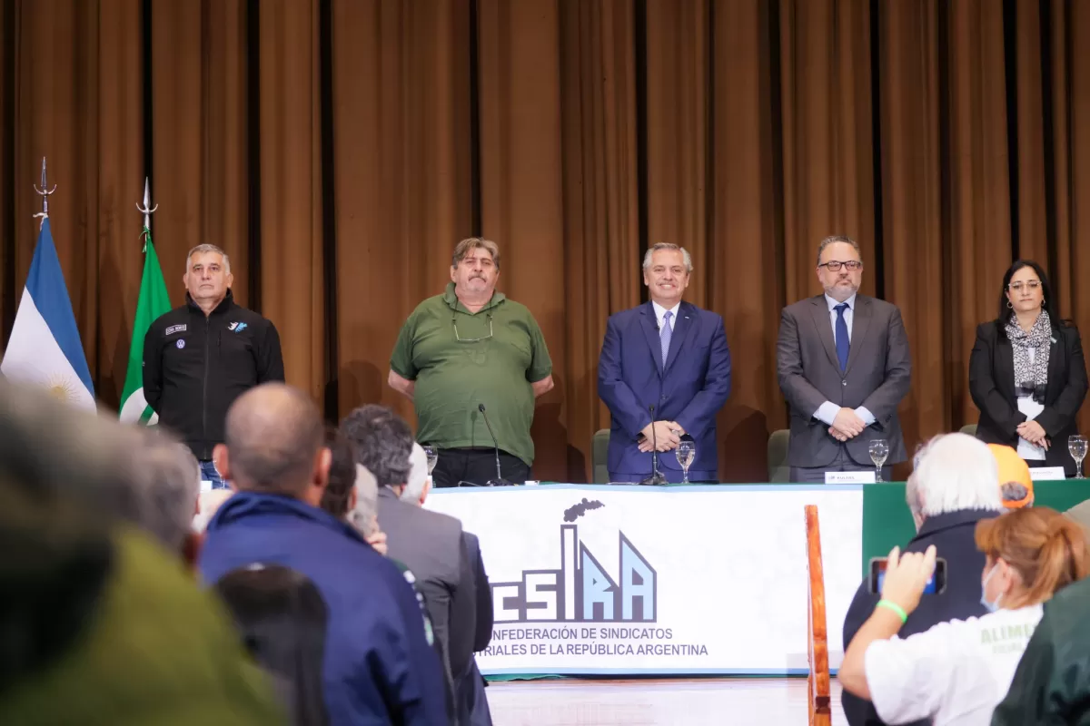 Intoxicaron la cabeza de los argentinos: Alberto apuntó contras los medios de comunicación