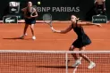 Leyendas de Roland Garros: Sabatini y Dulko perdieron ante las locales, pero siguen con chances