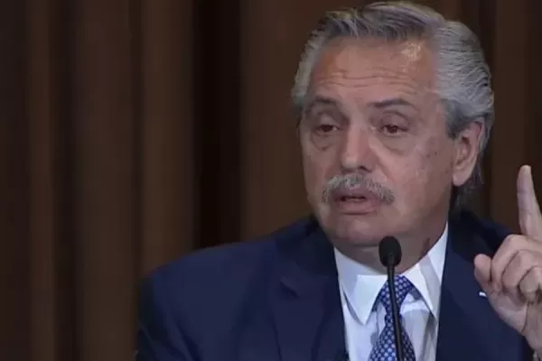 Intoxicaron la cabeza de los argentinos: Alberto apuntó contras los medios de comunicación